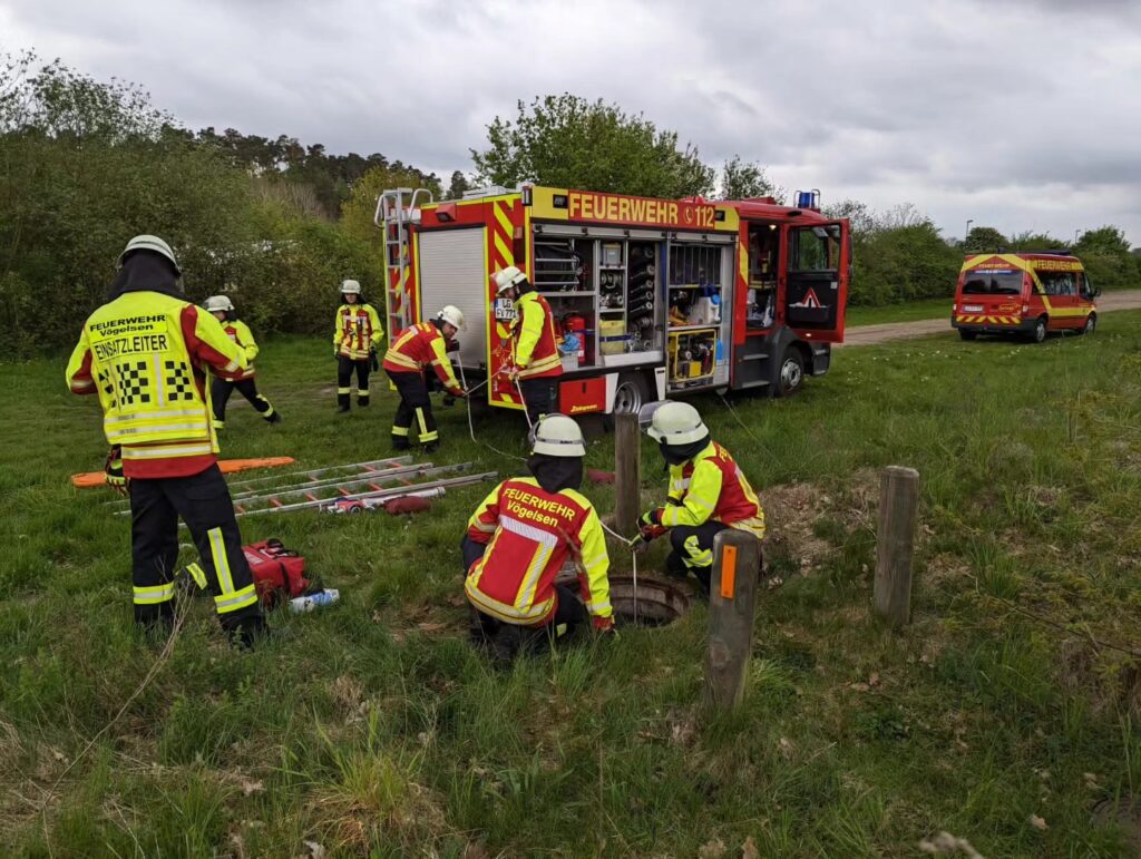 Hier ein paar Bilder von der gestrigen Einsatzübung. Diese erforderte Improvisationen und …